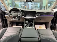 2020 Volkswagen Touareg 3.0TSI, чёрный — фото 12