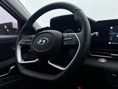 2022 Hyundai Elantra 1.5L CVT LUX Premium, белый — фото 13