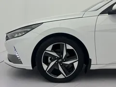 2022 Hyundai Elantra 1.5L CVT LUX Premium, белый — фото 21