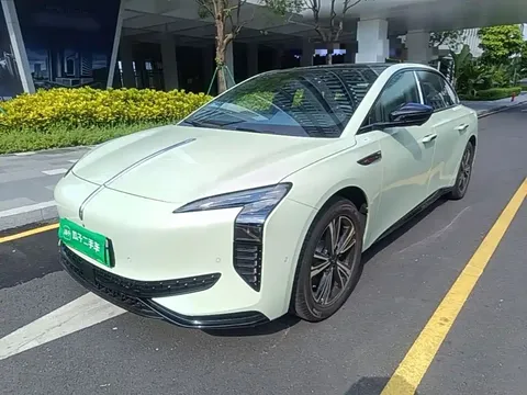 2025 Hongqi EH7 690
