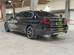 2021 BMW 5 Series 530Li Premium M Sport Package, чёрный — фото 8