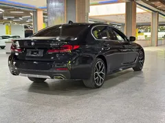 2021 BMW 5 Series 530Li Premium M Sport Package, чёрный — фото 9