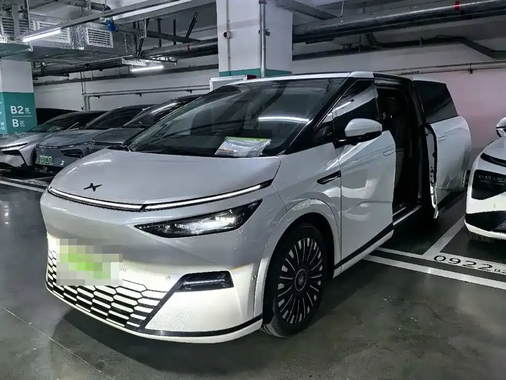 2025 Xpeng X9 EV 650 Long Range Max