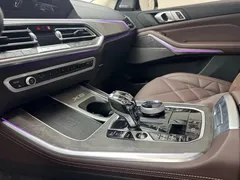 2022 BMW X5 30Li Premium M Sport Package, чёрный — фото 11