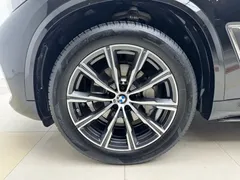 2022 BMW X5 30Li Premium M Sport Package, чёрный — фото 18