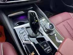 2022 BMW 5 Series 525Li M Sport Package, чёрный — фото 9