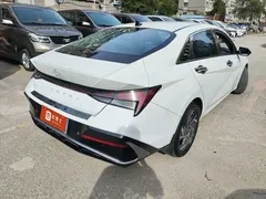 2023 Hyundai Elantra 1.5L CVT LUX Premium, белый — фото 2