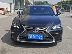 2021 Lexus ES 300h Excellence, чёрный — фото 2