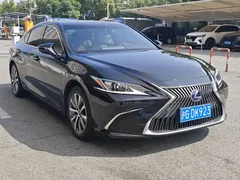 2021 Lexus ES 300h Excellence, чёрный — фото 3