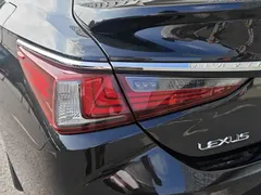 2021 Lexus ES 300h Excellence, чёрный — фото 8