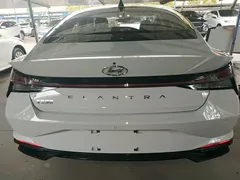 2021 Hyundai Elantra 1.5L CVT LUX Premium, белый — фото 6