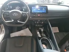 2021 Hyundai Elantra 1.5L CVT LUX Premium, белый — фото 10
