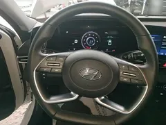 2021 Hyundai Elantra 1.5L CVT LUX Premium, белый — фото 11