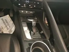 2021 Hyundai Elantra 1.5L CVT LUX Premium, белый — фото 14