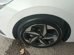 2021 Hyundai Elantra 1.5L CVT LUX Premium, белый — фото 23