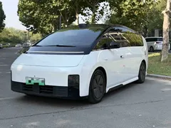 2024 Li Auto MEGA Ultra, белый — фото 1