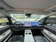 2024 Li Auto MEGA Ultra, белый — фото 6