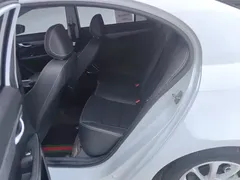 2021 Geely Emgrand UP 1.5L CVT, белый — фото 11