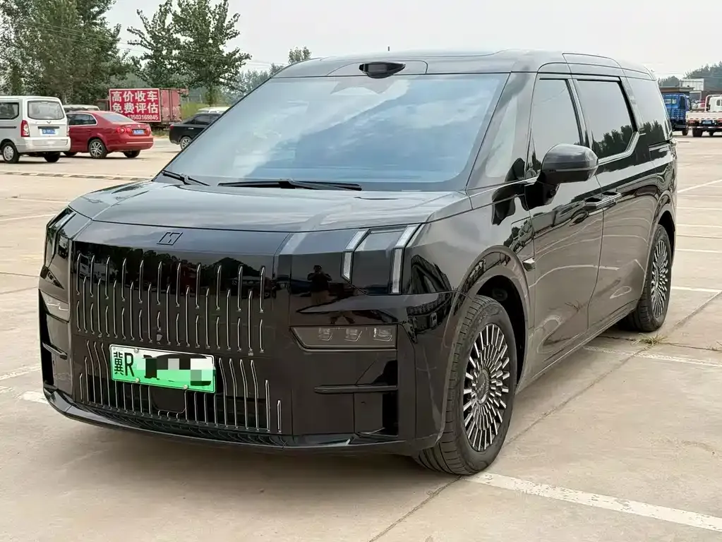 2024 Zeekr 009 6-Seat Executive 4WD 108kWh