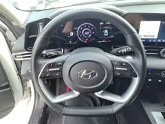2022 Hyundai Elantra 1.5L CVT LUX Premium, белый — фото 11