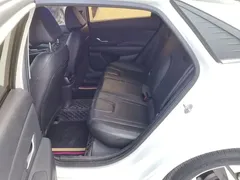 2022 Hyundai Elantra 1.5L CVT LUX Premium, белый — фото 17
