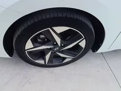 2022 Hyundai Elantra 1.5L CVT LUX Premium, белый — фото 23