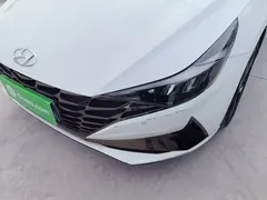 2022 Hyundai Elantra 1.5L CVT LUX Premium, белый — фото 24