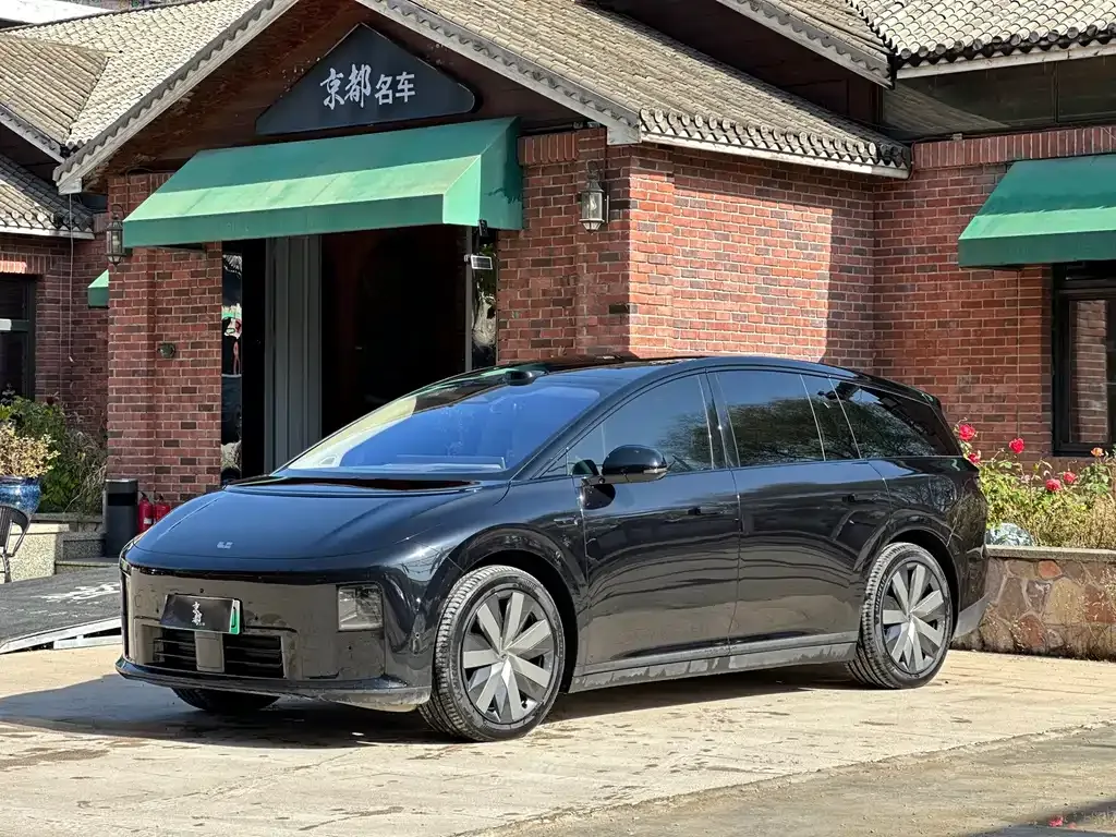 2025 Li Auto i8 Standard