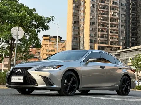 2021 Lexus ES 300h F SPORT