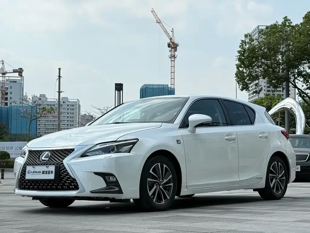 2020 Lexus CT 200h Comfort Two-tone