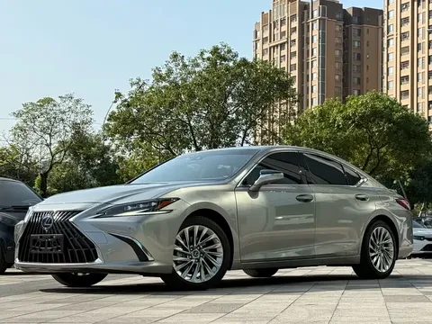 2021 Lexus ES 300h Executive