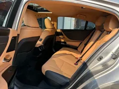 2021 Lexus ES 300h Executive — фото 9