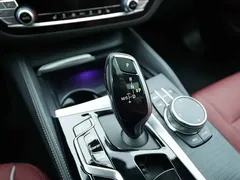 2022 BMW 5 Series 530Li xDrive M Sport Package, белый — фото 9