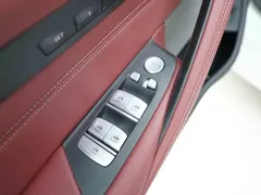 2022 BMW 5 Series 530Li xDrive M Sport Package, белый — фото 11