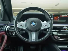 2022 BMW 5 Series 530Li xDrive M Sport Package, белый — фото 17