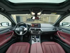 2022 BMW 5 Series 530Li xDrive M Sport Package, белый — фото 19