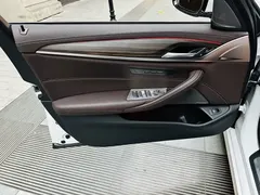 2022 BMW 5 Series 530Li Leading Luxury Package, белый — фото 8
