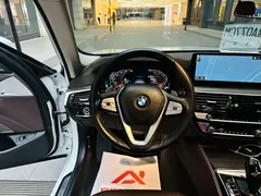 2022 BMW 5 Series 530Li Leading Luxury Package, белый — фото 12