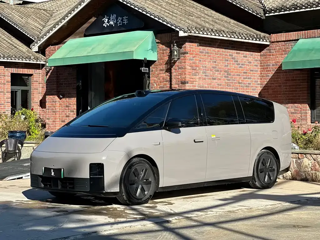 2024 Li Auto MEGA Ultra