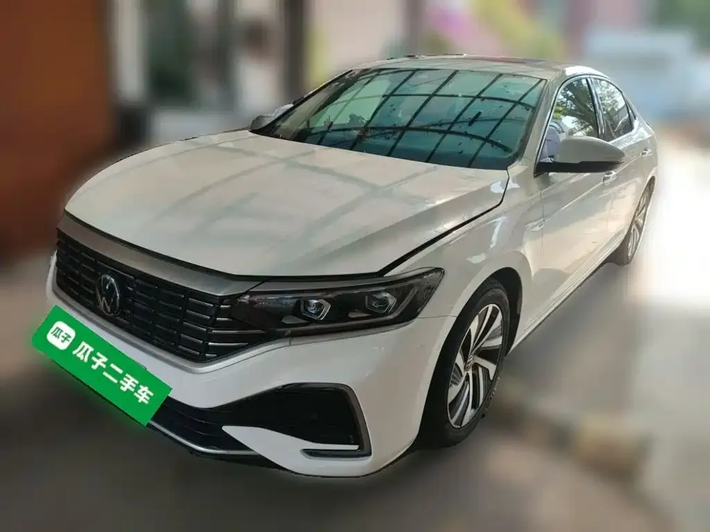 2022 Volkswagen Passat 430PHEV Luxury