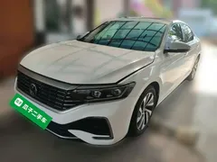 2022 Volkswagen Passat 430PHEV Luxury, белый — фото 1