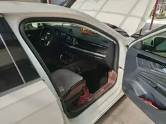 2022 Volkswagen Passat 430PHEV Luxury, белый — фото 19