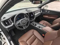 2024 Volvo XC60 4WD Luxury, белый — фото 4