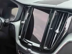 2024 Volvo XC60 4WD Luxury, белый — фото 11