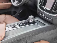 2024 Volvo XC60 4WD Luxury, белый — фото 13