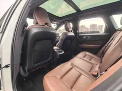 2024 Volvo XC60 4WD Luxury, белый — фото 15