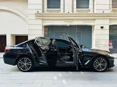 2022 BMW 5 Series 530Li xDrive M Sport Package, чёрный — фото 4