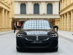 2022 BMW 5 Series 530Li Premium M Sport Package, чёрный — фото 2