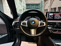 2022 BMW 5 Series 530Li Premium M Sport Package, чёрный — фото 8