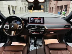2022 BMW 5 Series 530Li Premium M Sport Package, чёрный — фото 24